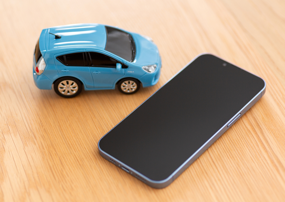 スマホと車のおもちゃ