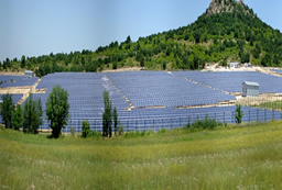 ブルガリアで建設中の太陽光発電所（合計25MW予定）